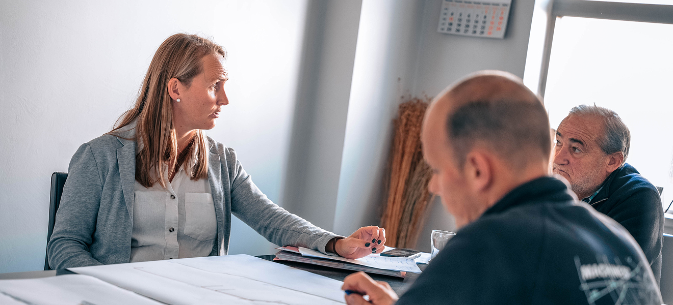 Header image illustrating Vanhauwaert's structured approach to machinery and equipment